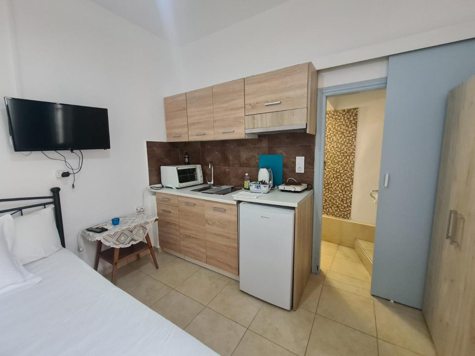 Aithra -Cosy Studio In Centre Of Poros Poros Town Exterior photo