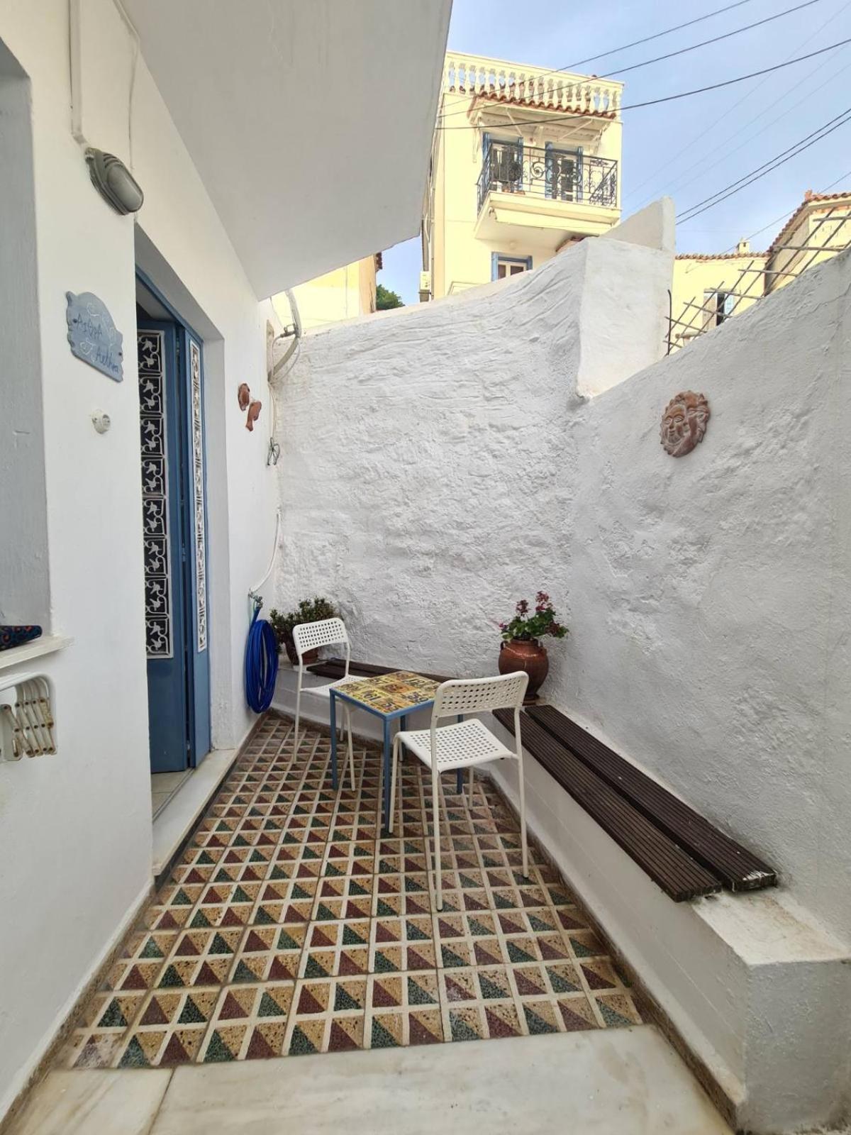 Aithra -Cosy Studio In Centre Of Poros Poros Town Exterior photo