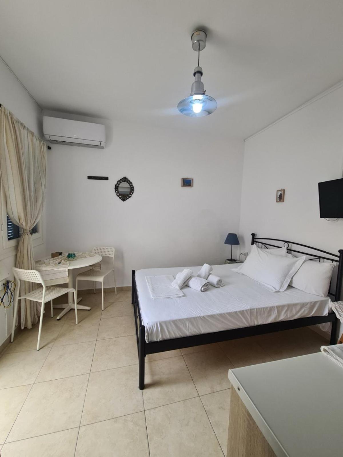Aithra -Cosy Studio In Centre Of Poros Poros Town Exterior photo
